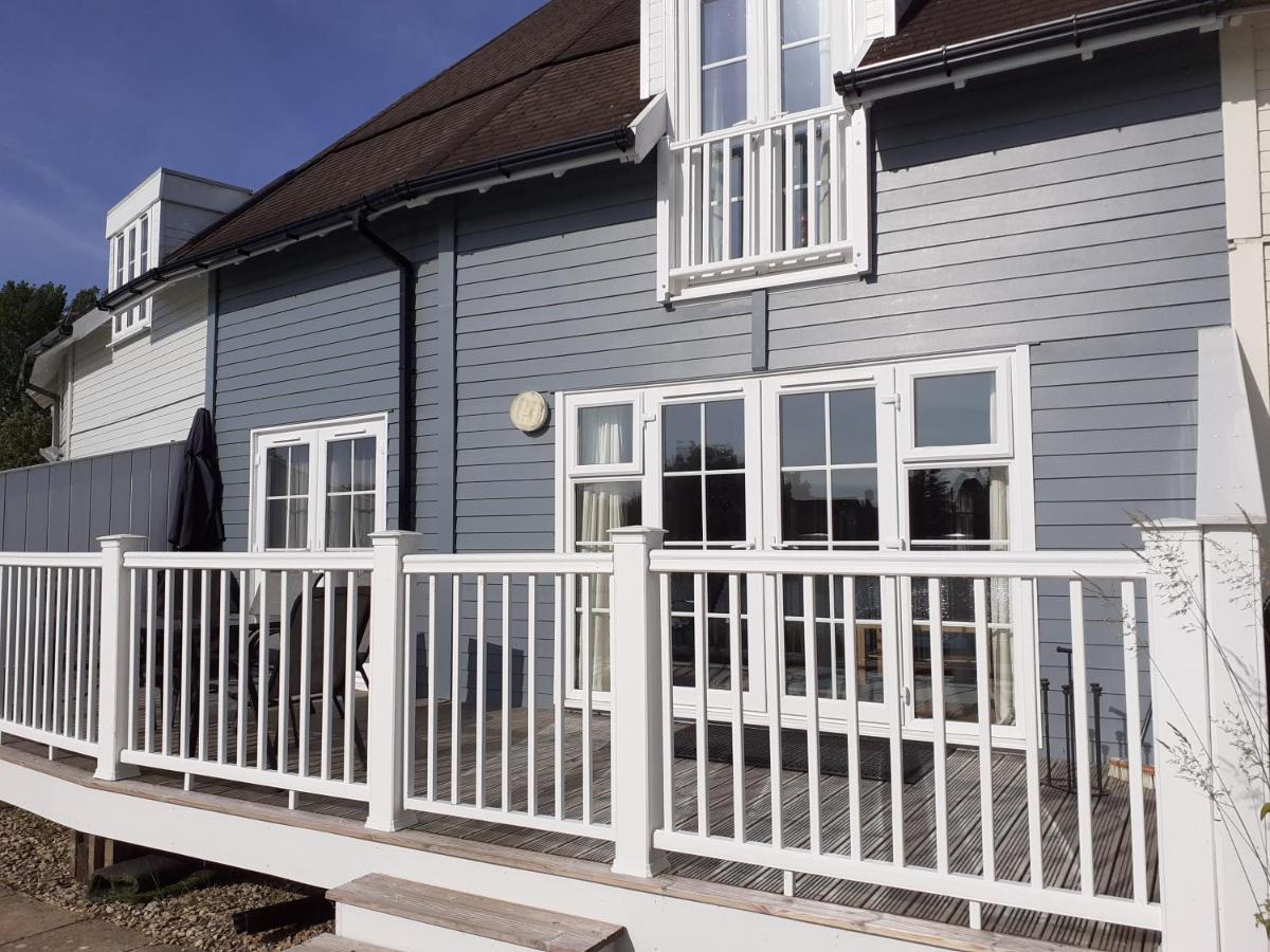 Nyhavn Lakeside Cottage سيرنسيستر المظهر الخارجي الصورة